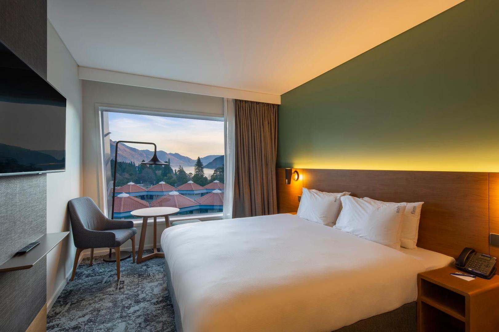 Holiday Inn Express & Suites Queenstown