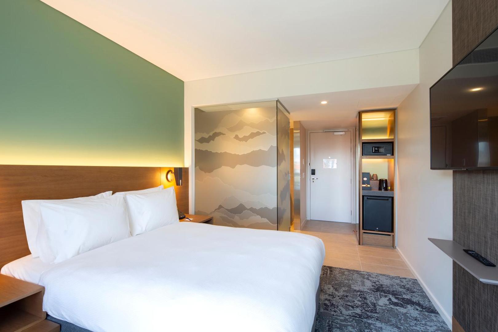 Holiday Inn Express & Suites Queenstown