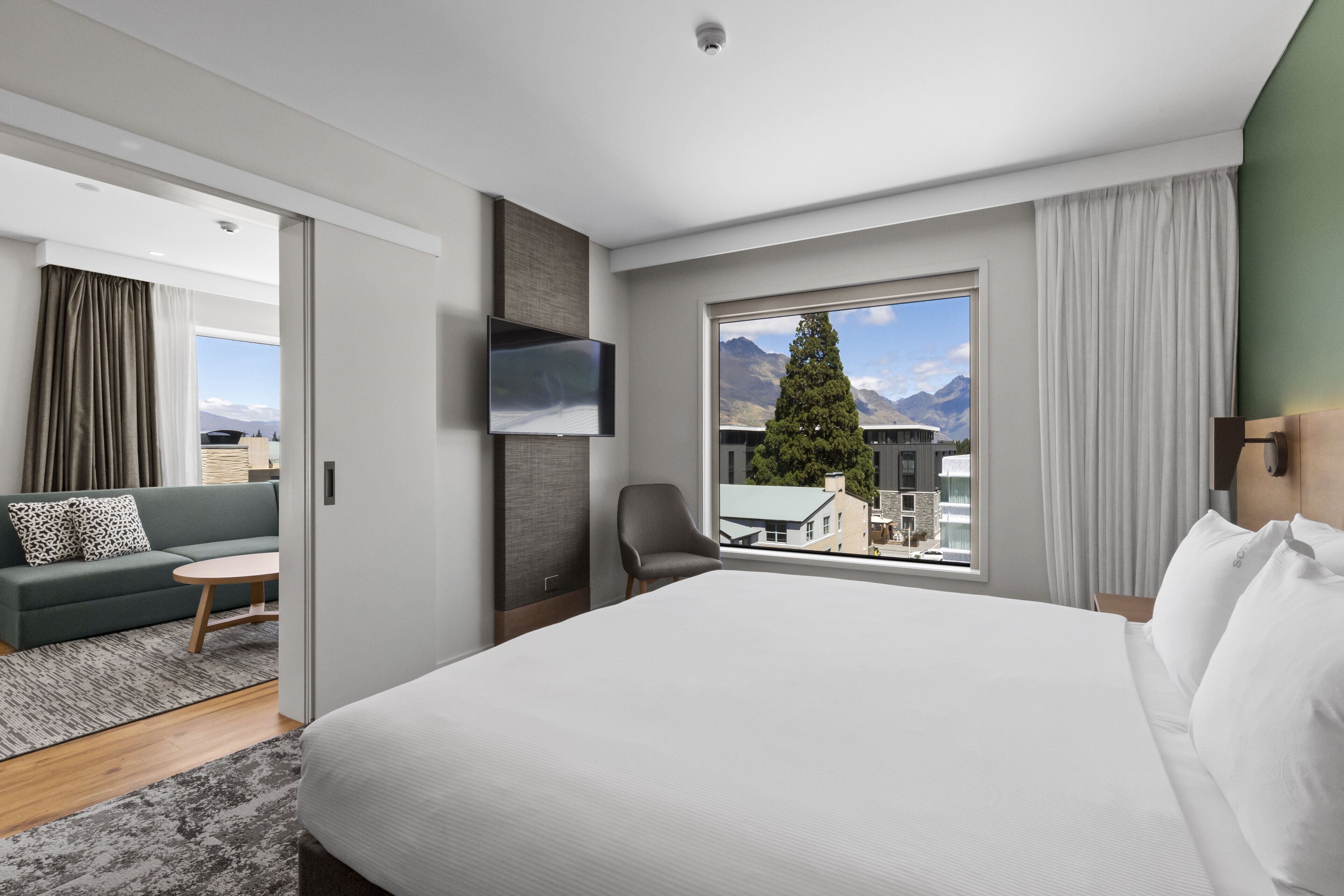 Holiday Inn Express & Suites Queenstown