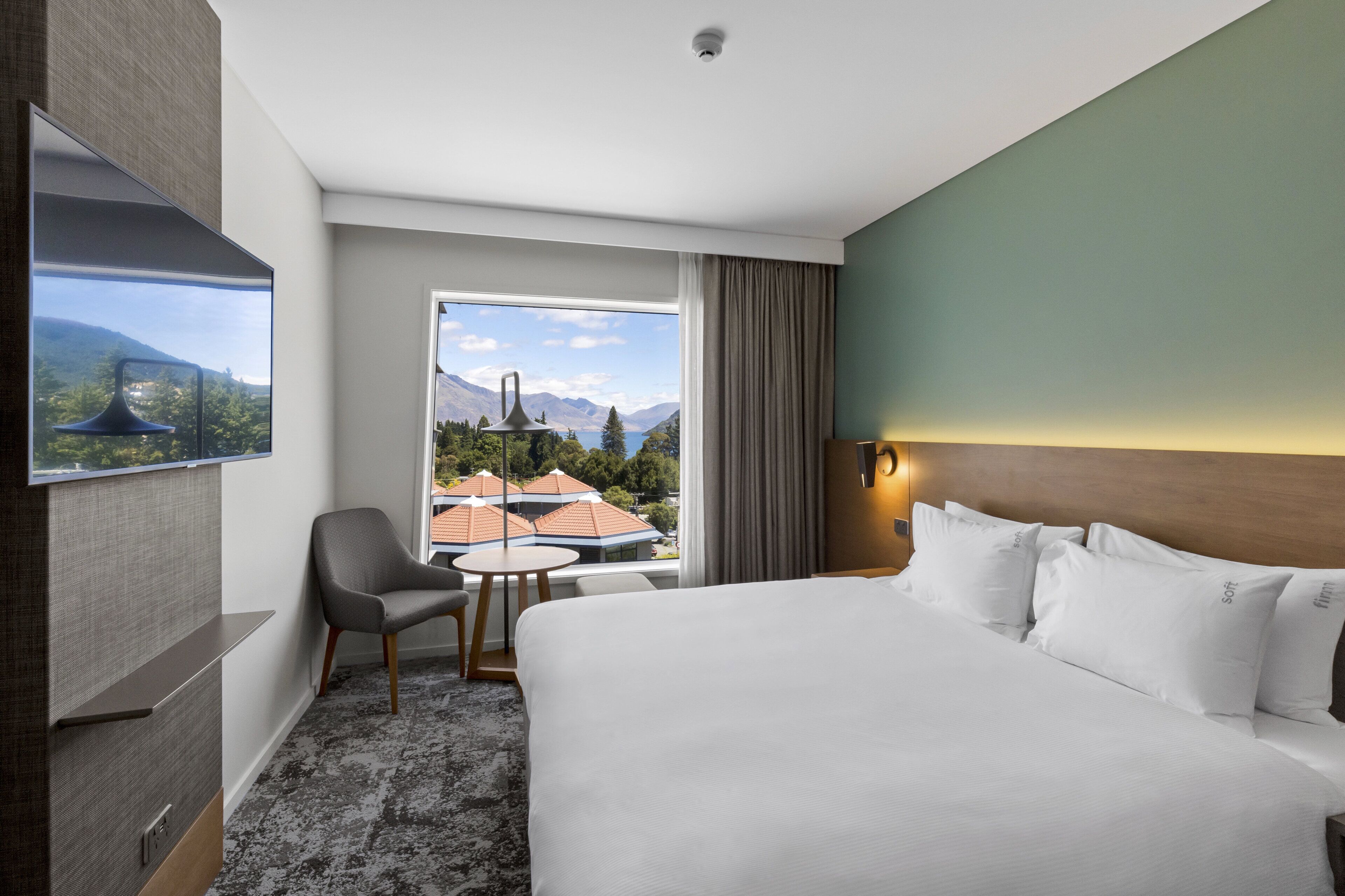 Holiday Inn Express & Suites Queenstown