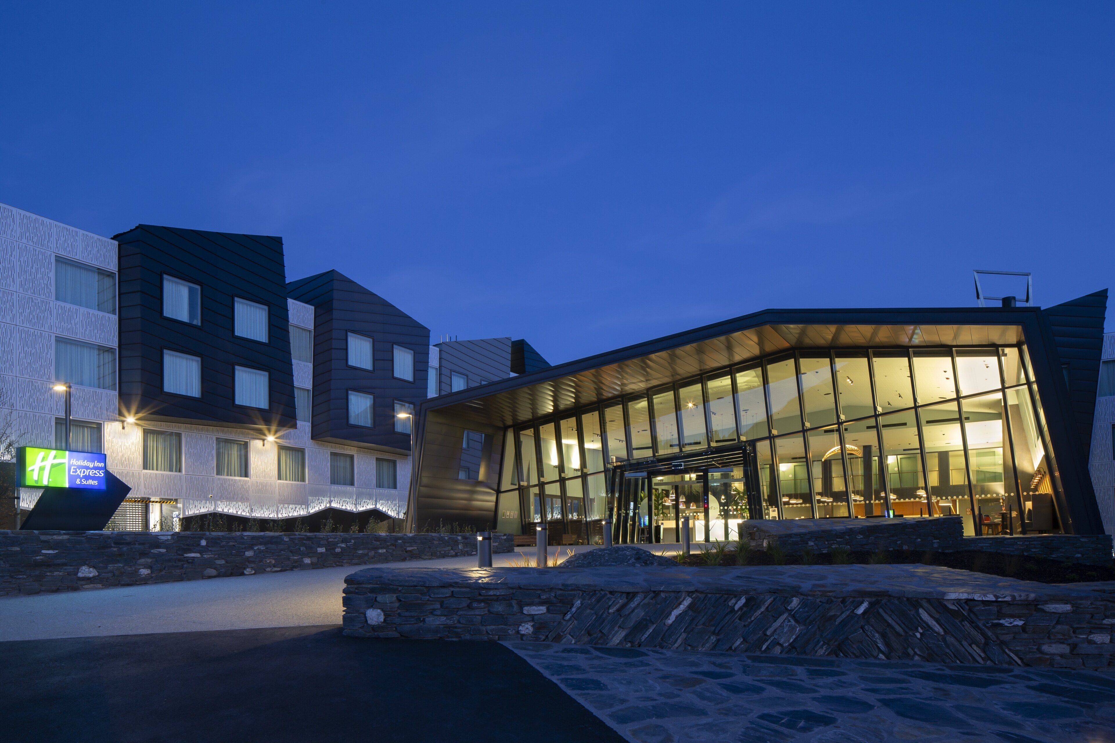 Holiday Inn Express & Suites Queenstown