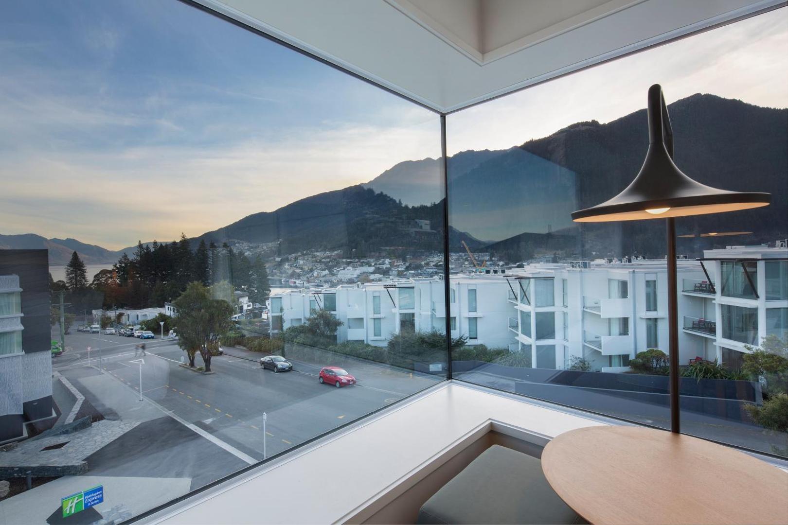 Holiday Inn Express & Suites Queenstown