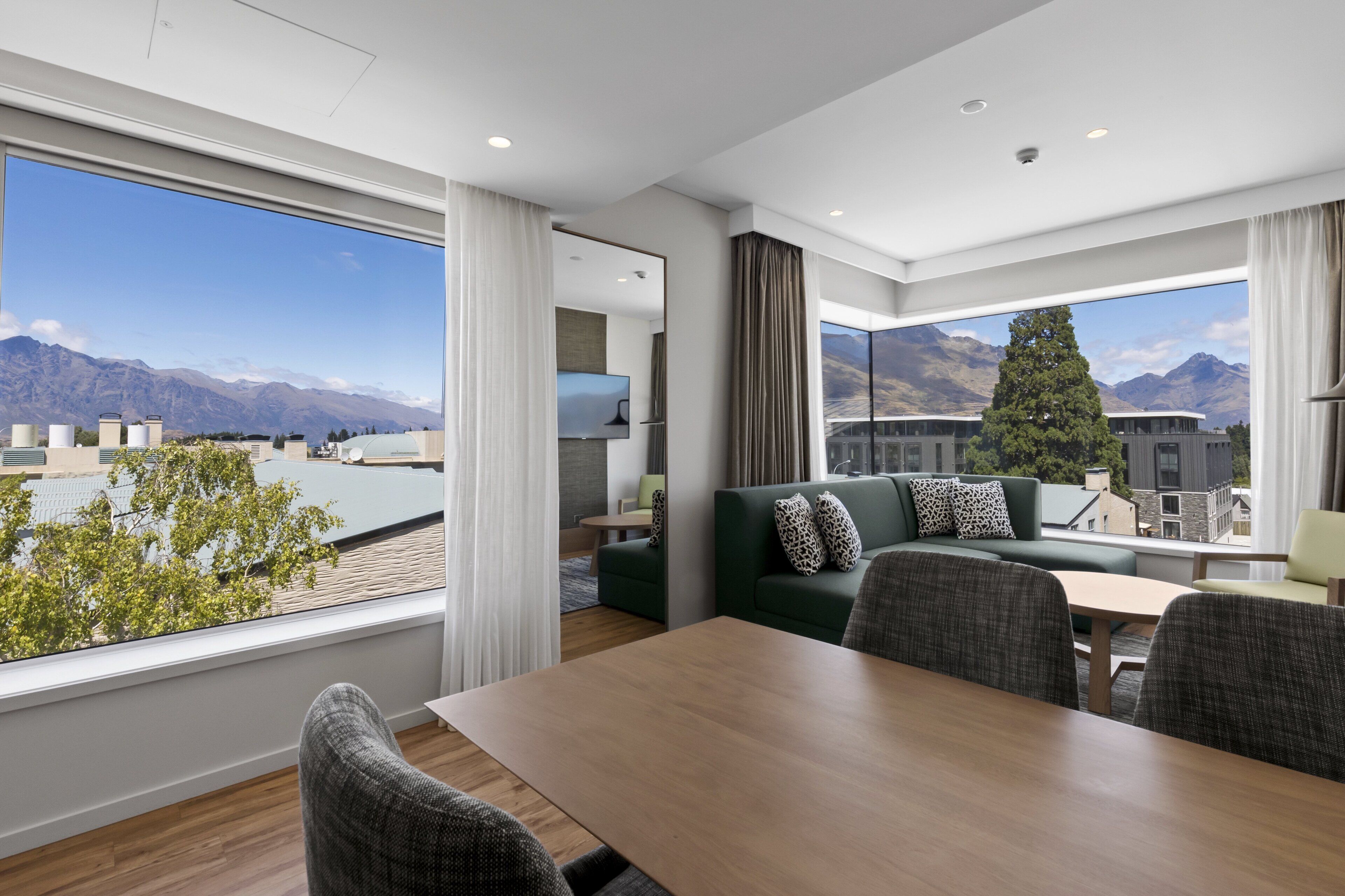 Holiday Inn Express & Suites Queenstown