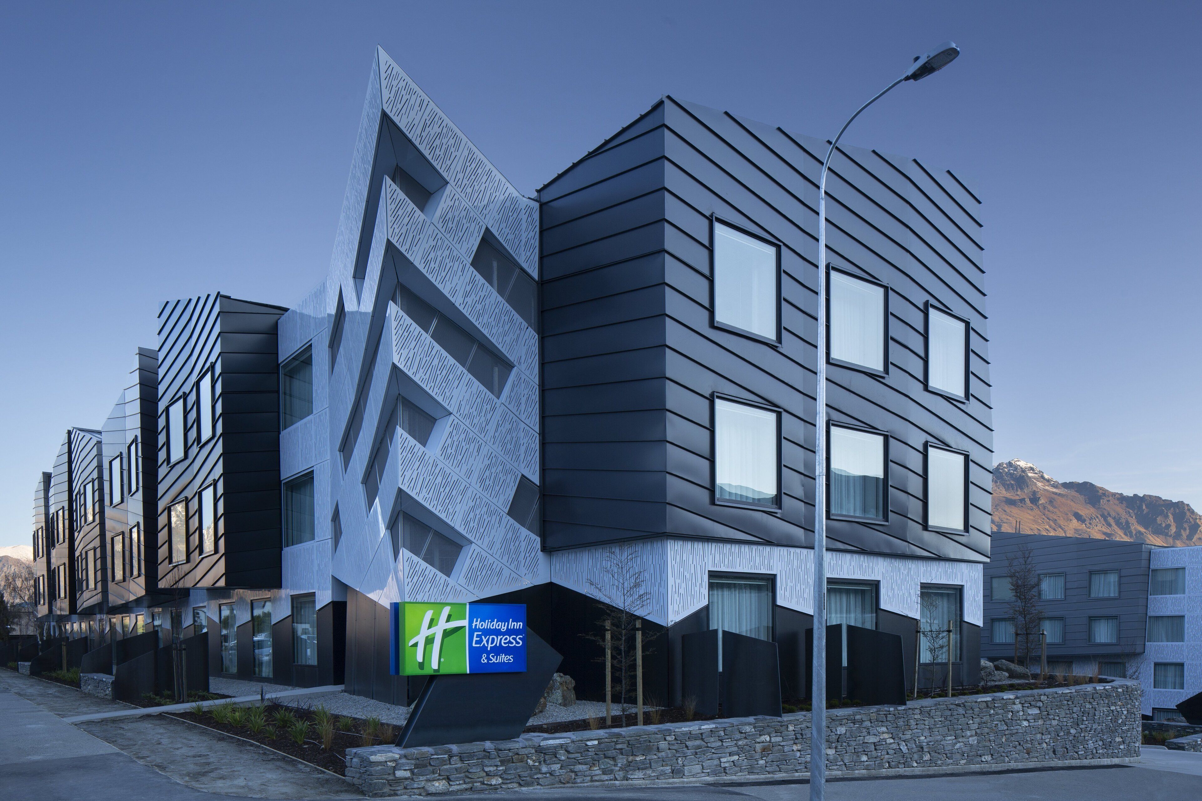 Holiday Inn Express & Suites Queenstown