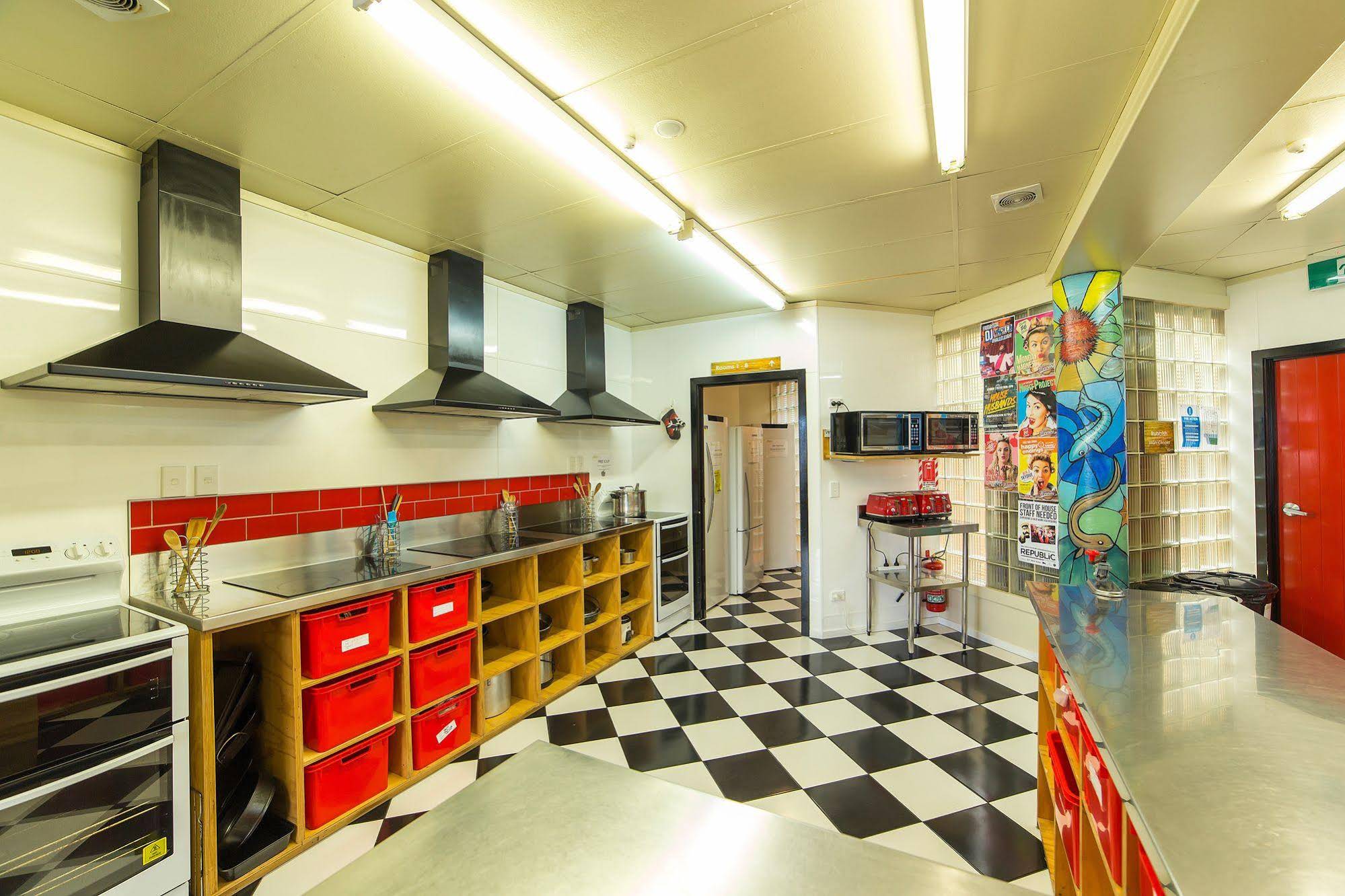 Sir Cedrics Tahuna Pod Hostel