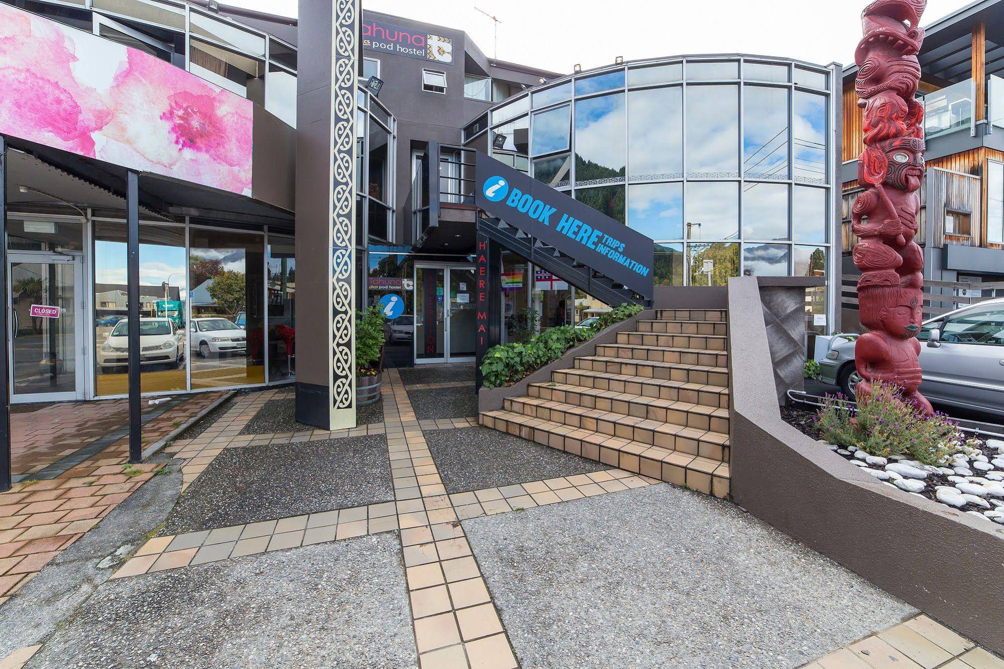 Sir Cedrics Tahuna Pod Hostel
