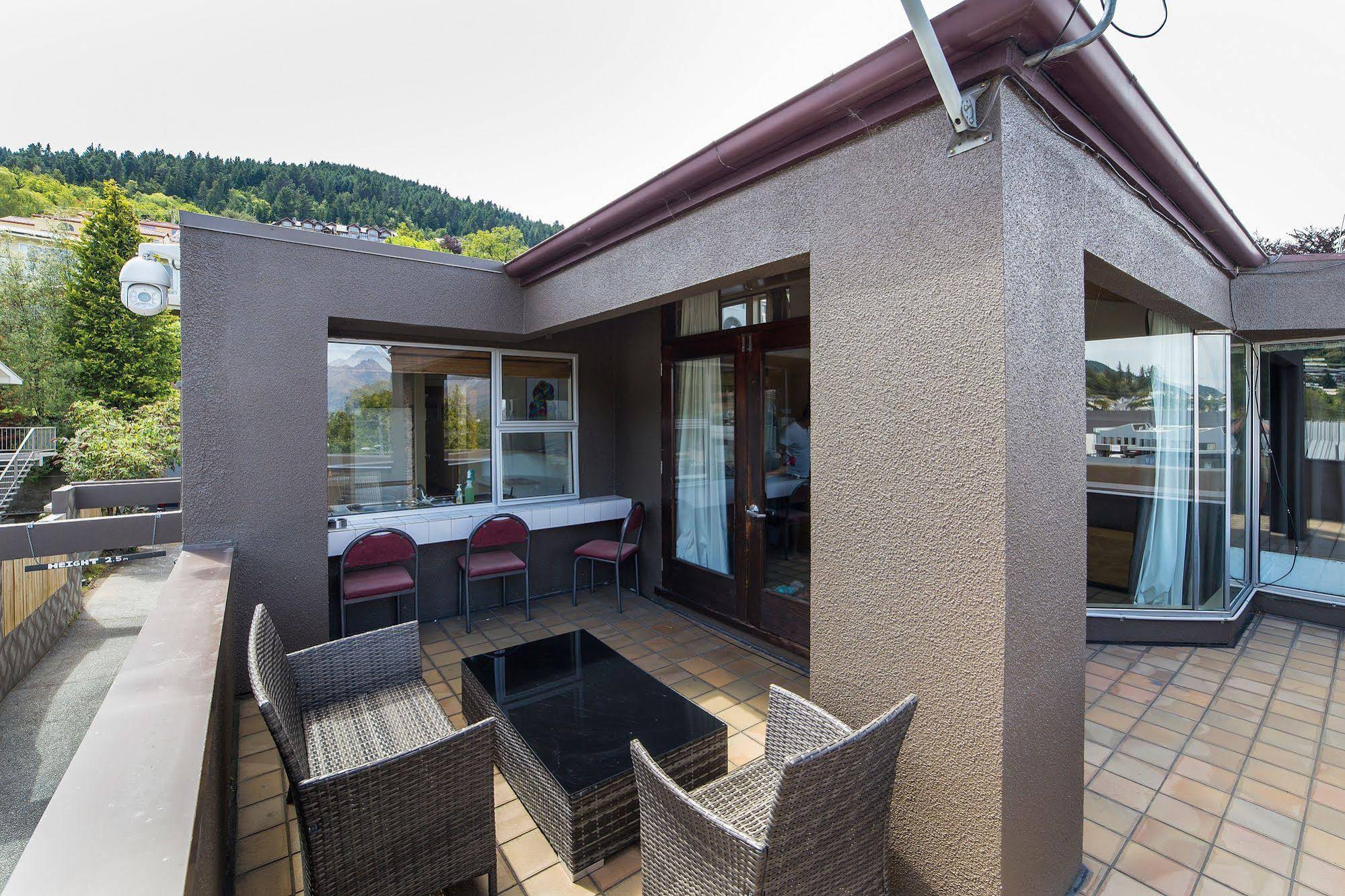 Sir Cedrics Tahuna Pod Hostel