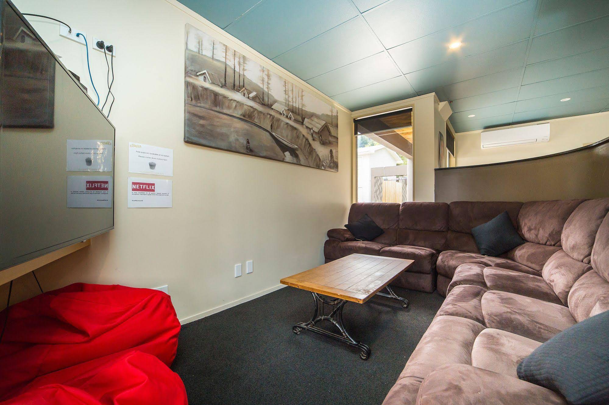Sir Cedrics Tahuna Pod Hostel