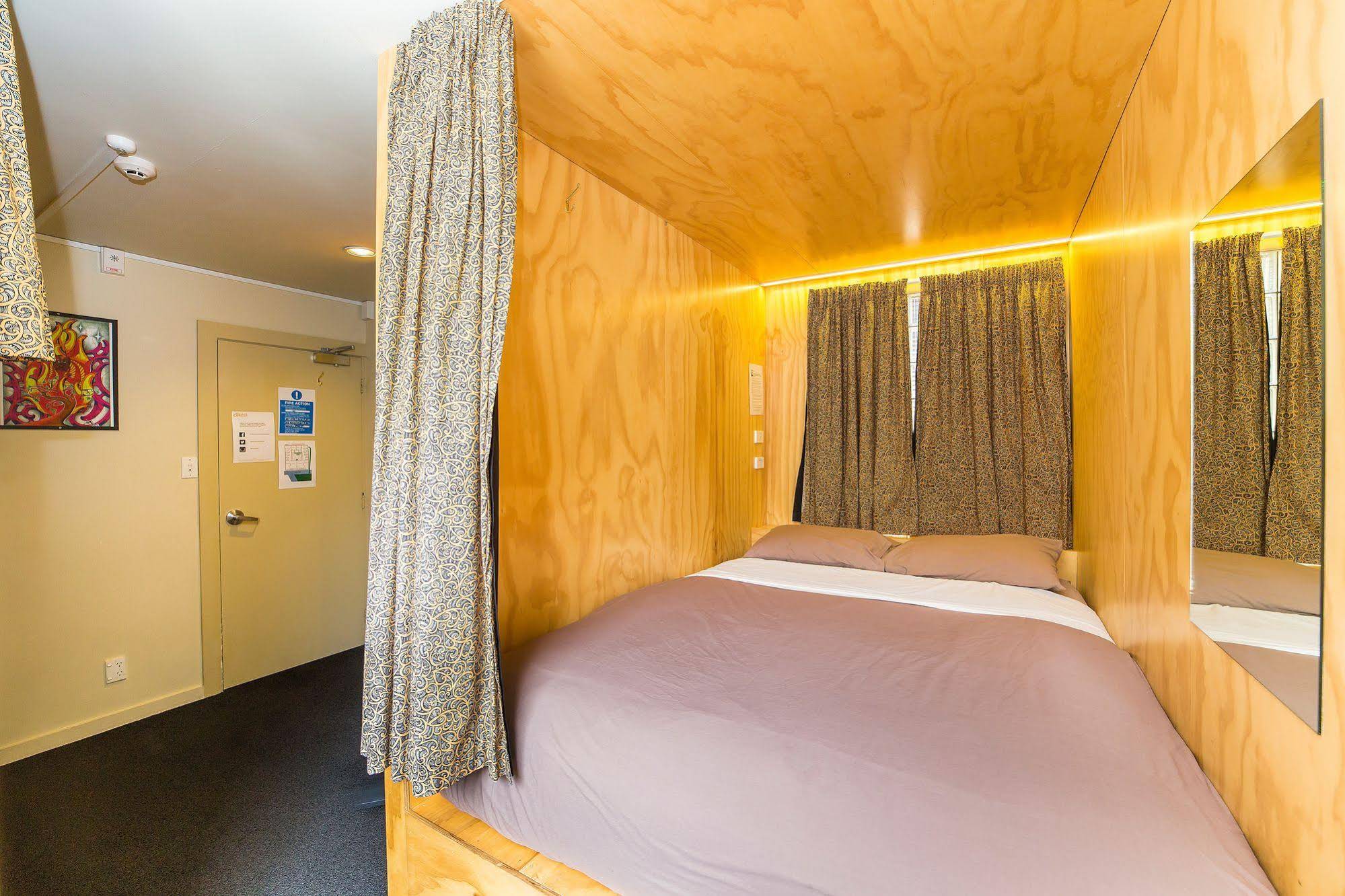 Sir Cedrics Tahuna Pod Hostel
