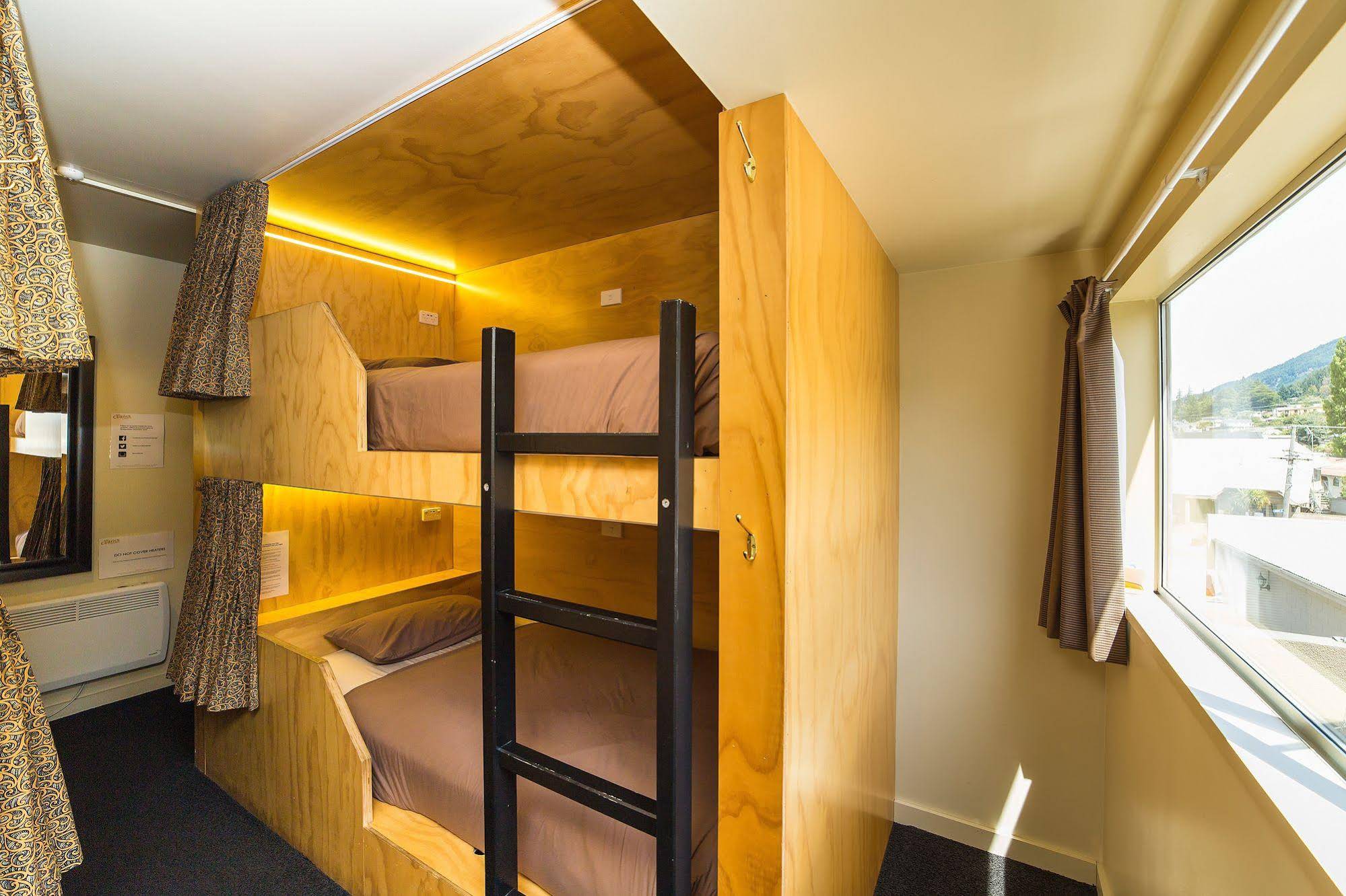 Sir Cedrics Tahuna Pod Hostel