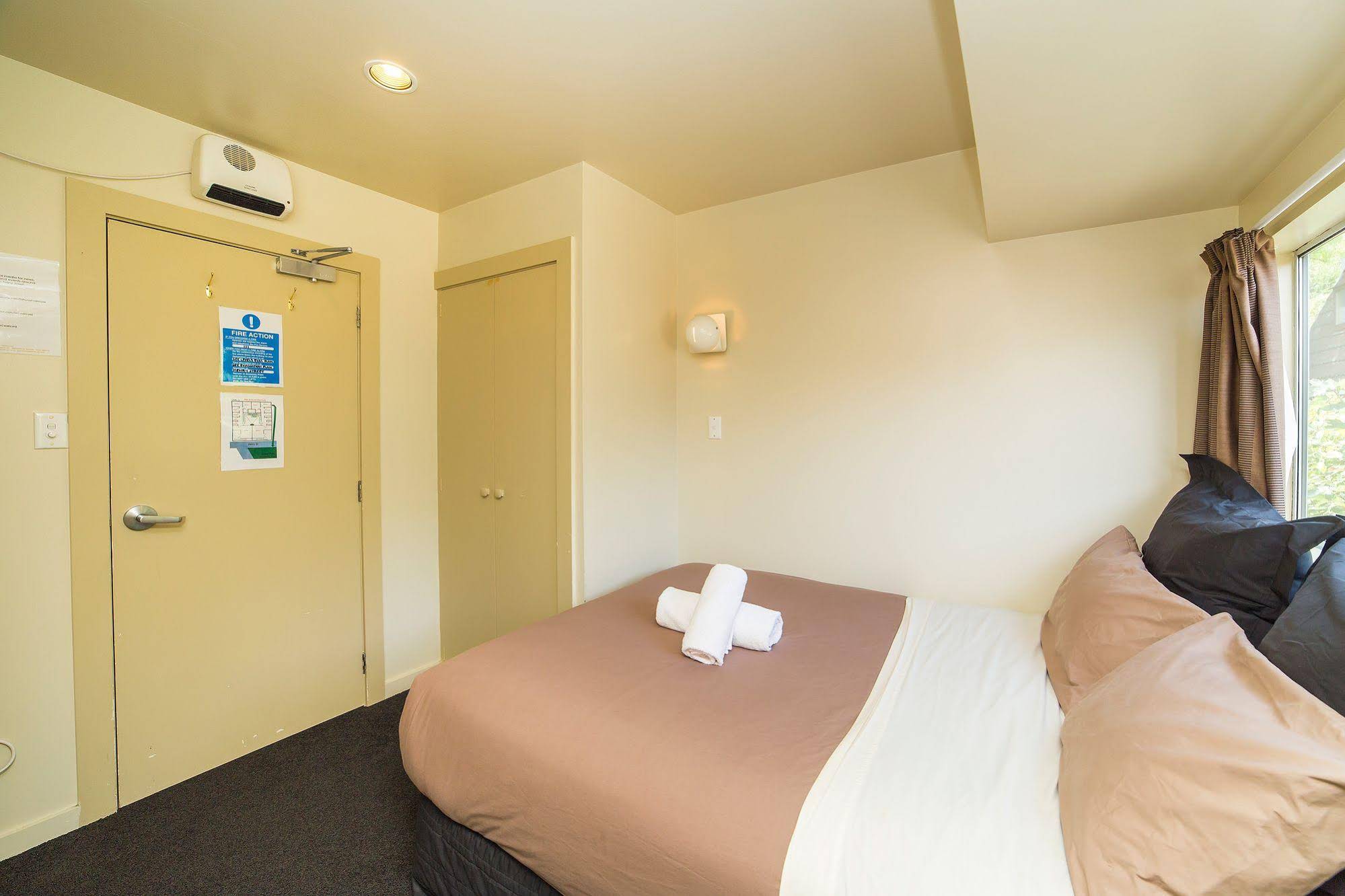 Sir Cedrics Tahuna Pod Hostel