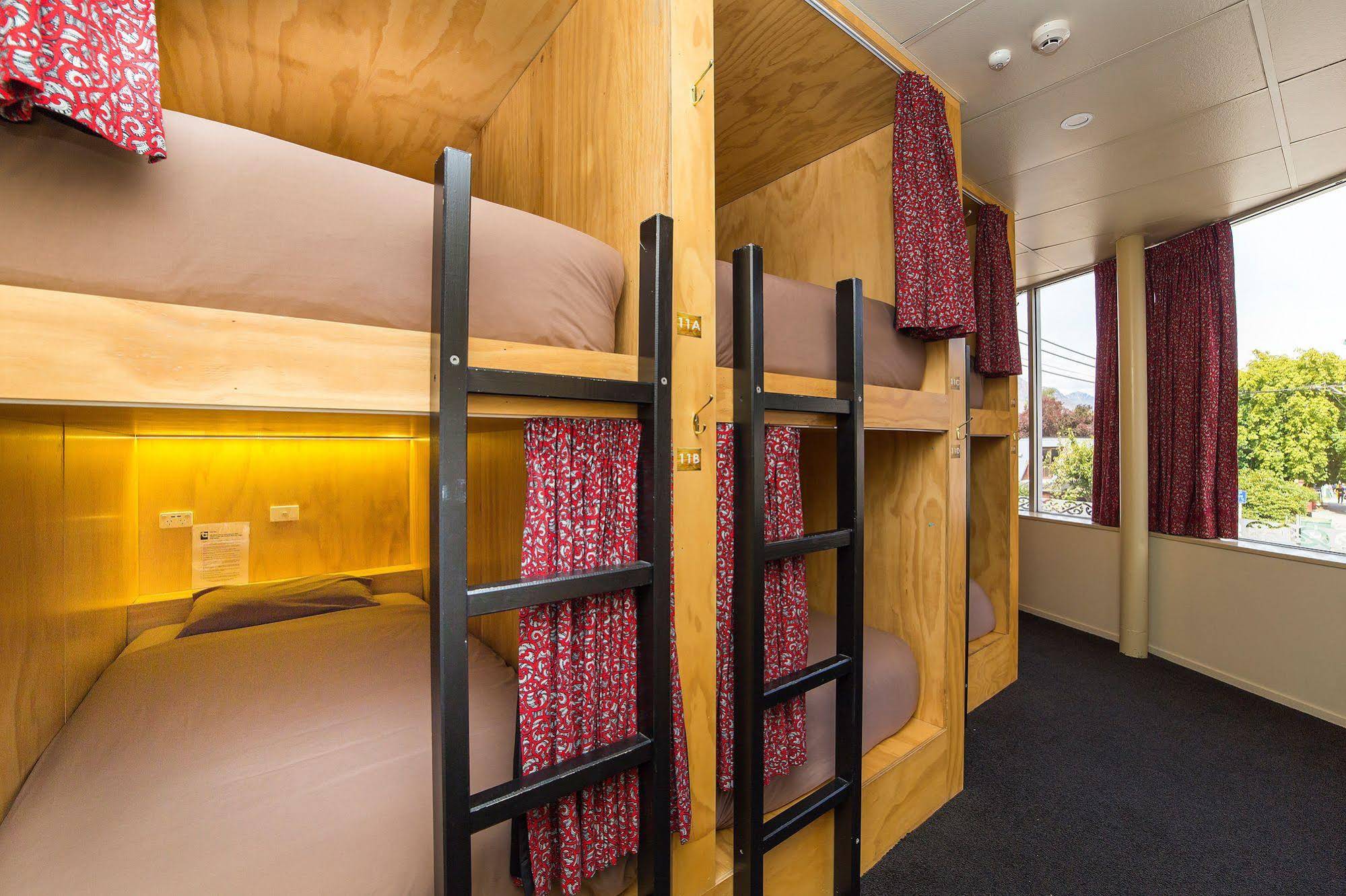 Sir Cedrics Tahuna Pod Hostel