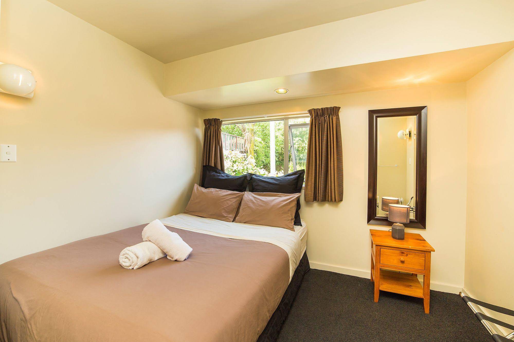 Sir Cedrics Tahuna Pod Hostel