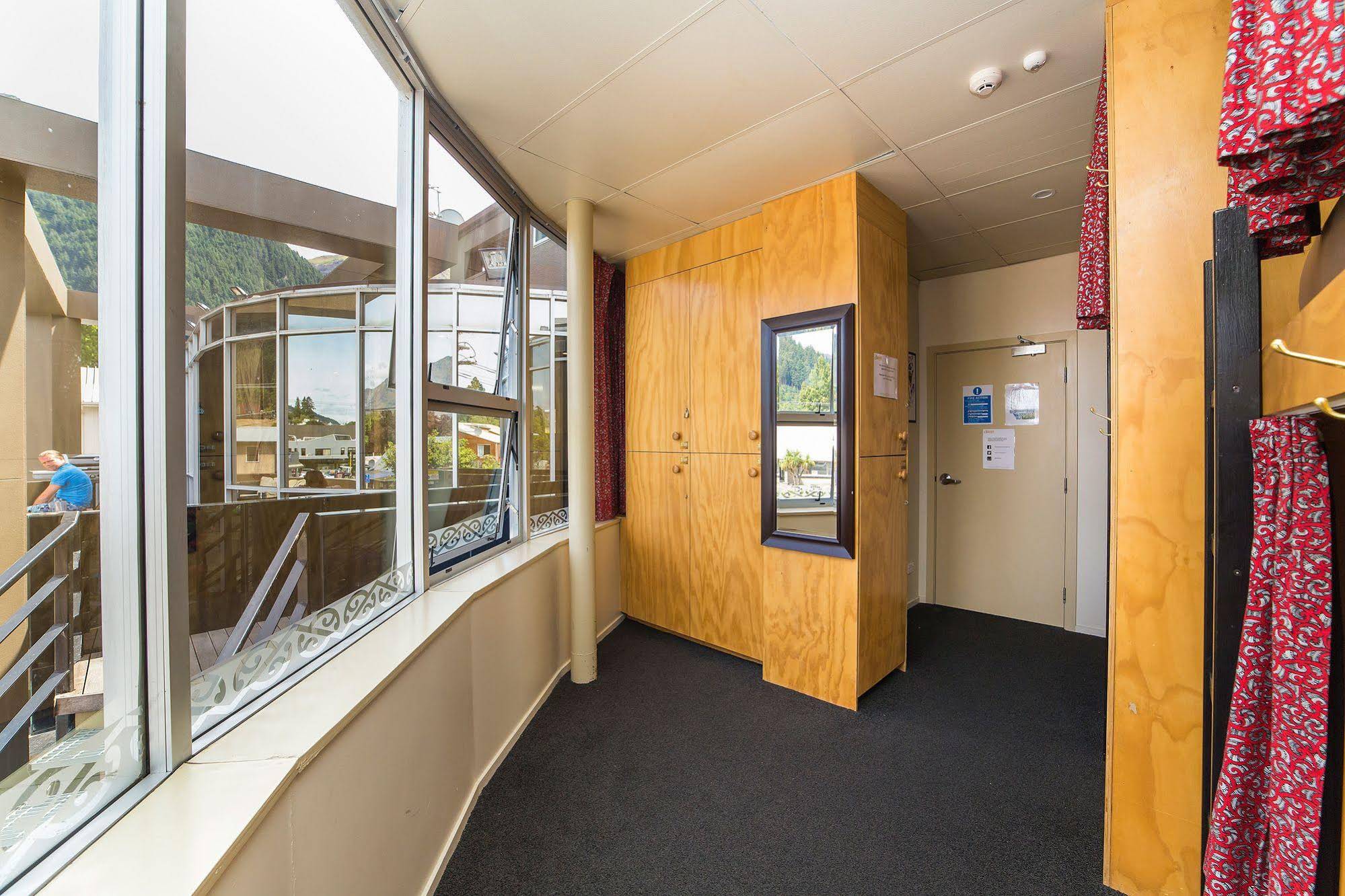 Sir Cedrics Tahuna Pod Hostel