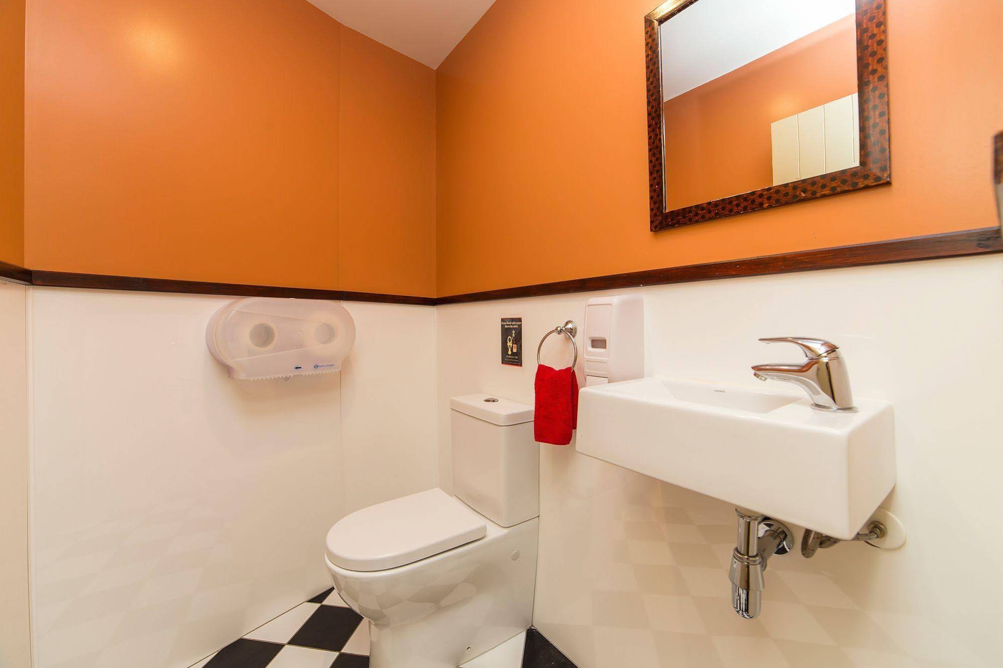 Sir Cedrics Tahuna Pod Hostel