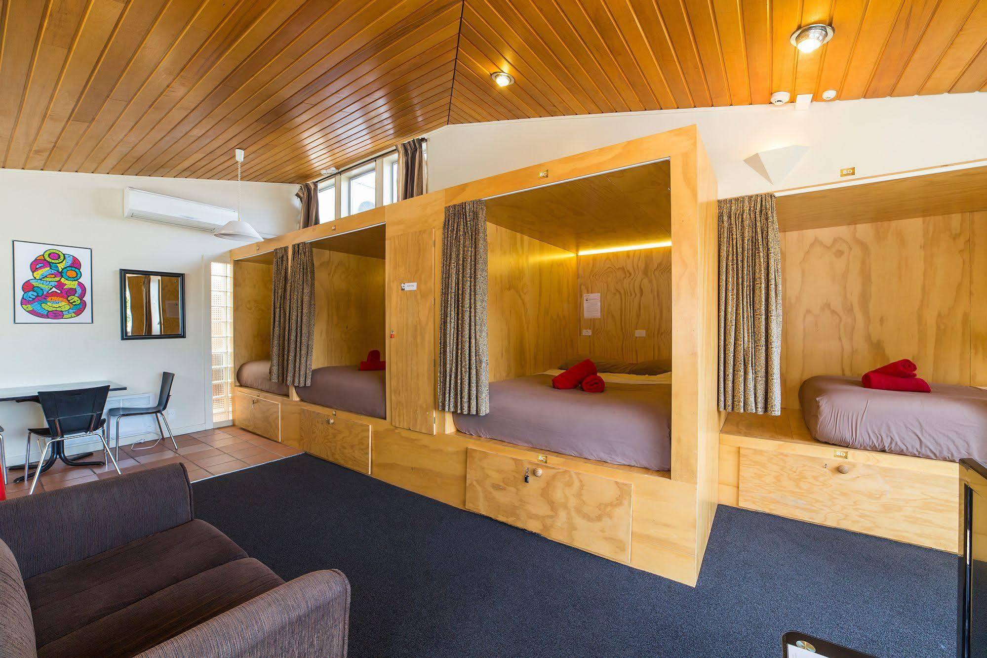 Sir Cedrics Tahuna Pod Hostel