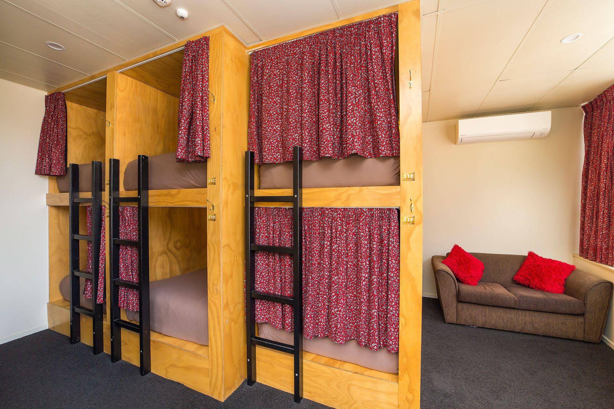 Sir Cedrics Tahuna Pod Hostel