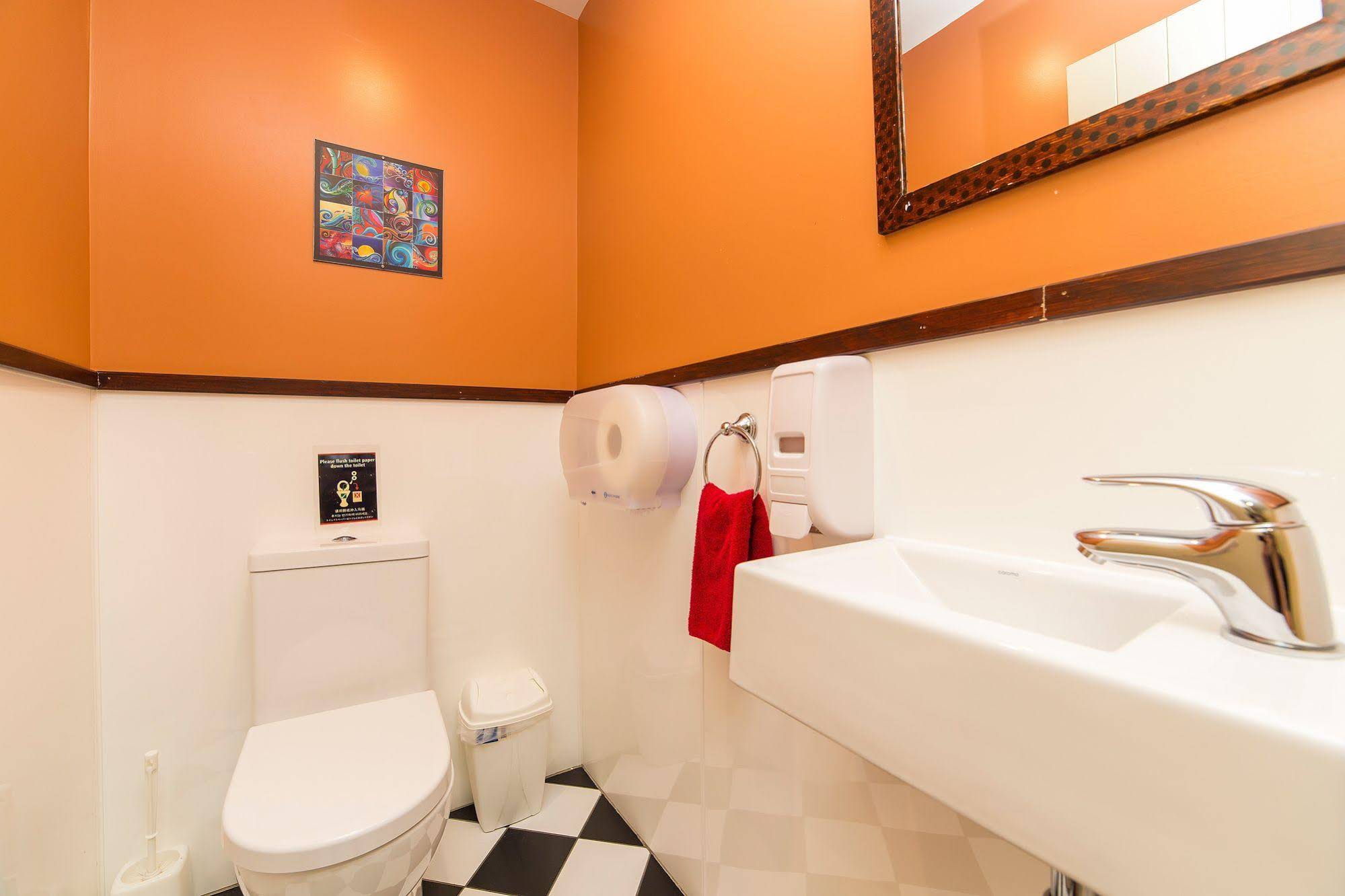 Sir Cedrics Tahuna Pod Hostel