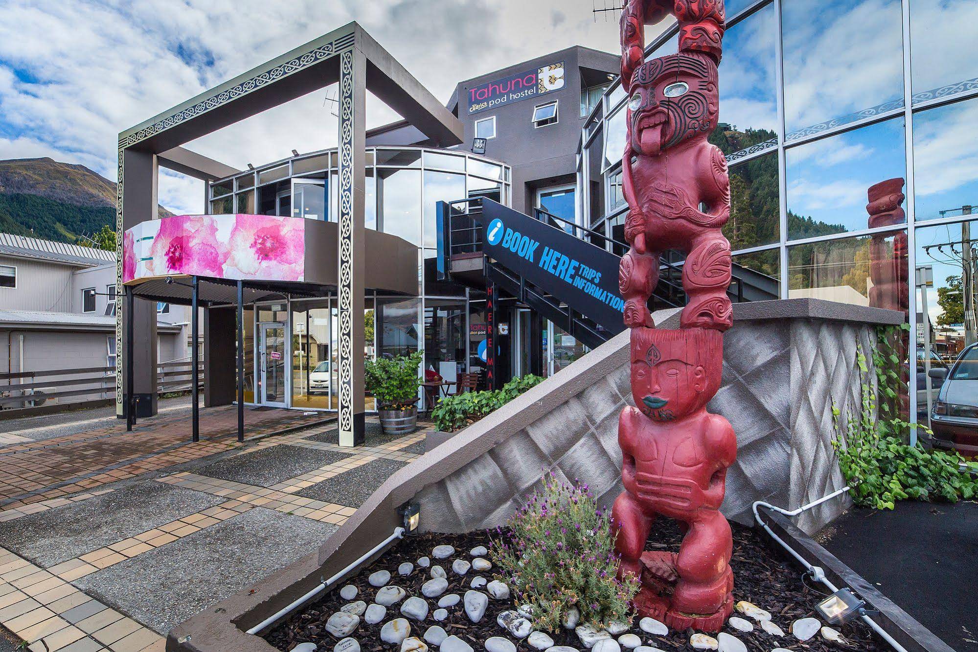 Sir Cedrics Tahuna Pod Hostel