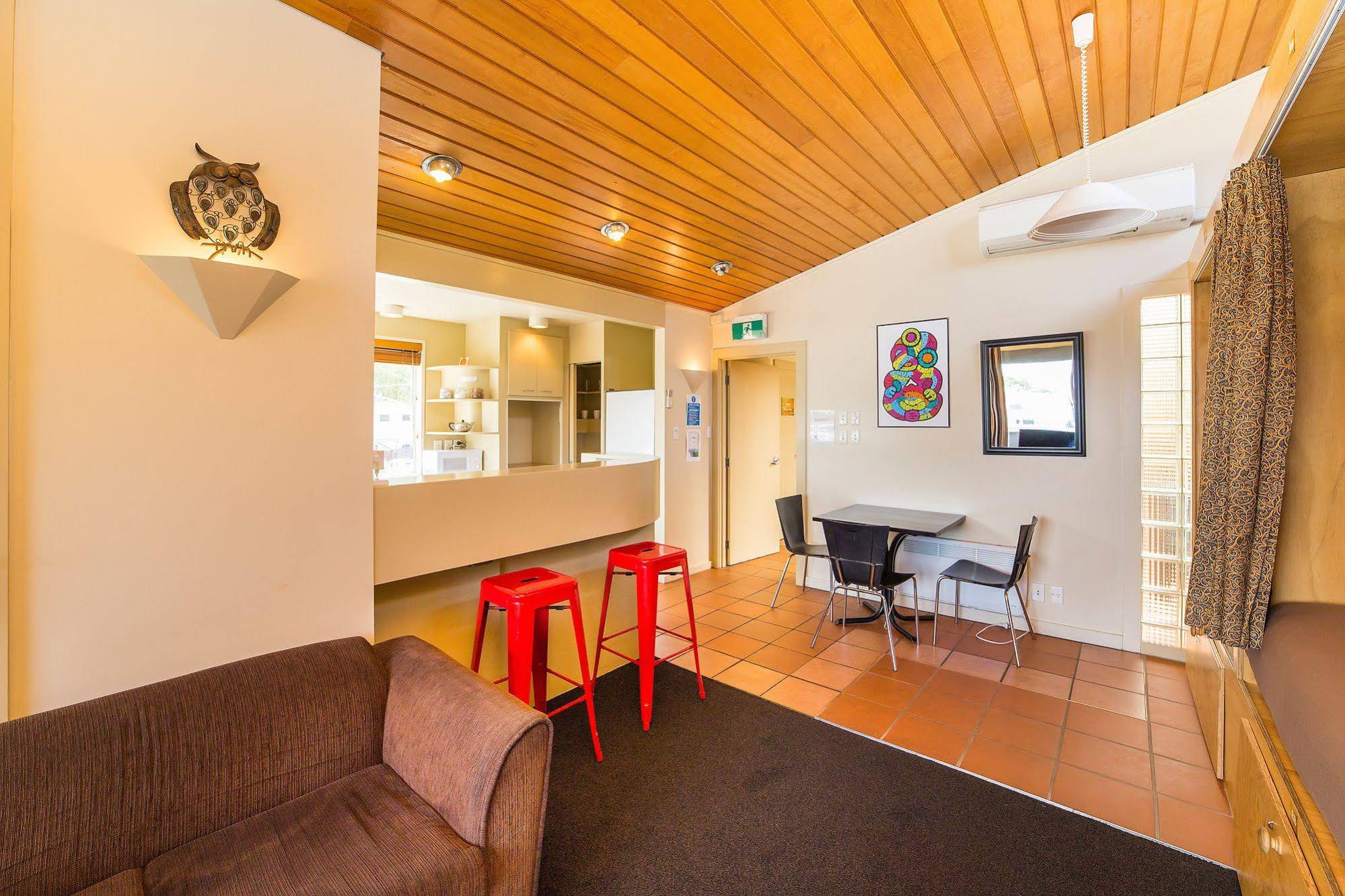 Sir Cedrics Tahuna Pod Hostel