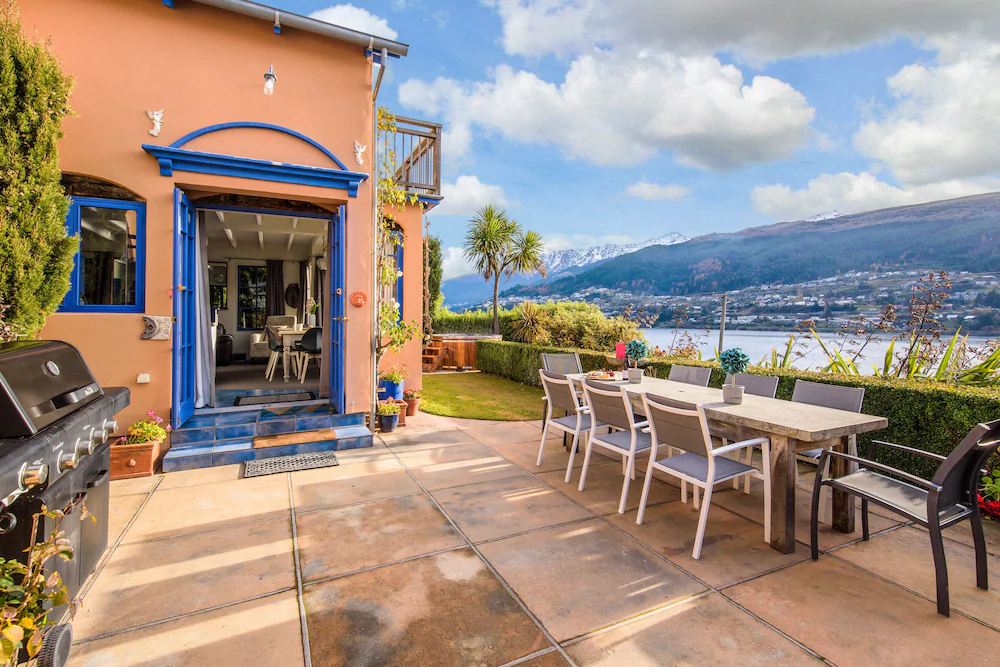 Sunny Lakeview Villa
