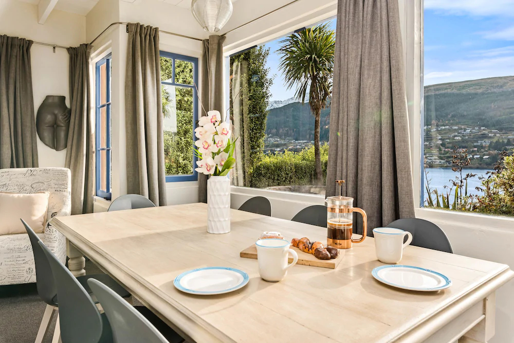 Sunny Lakeview Villa