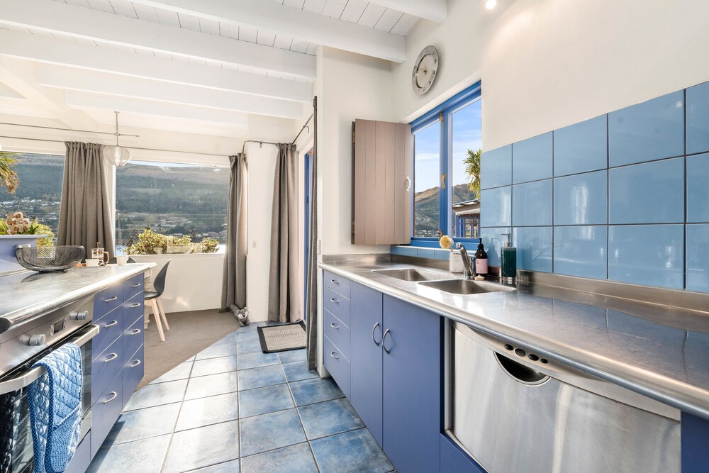 Sunny Lakeview Villa