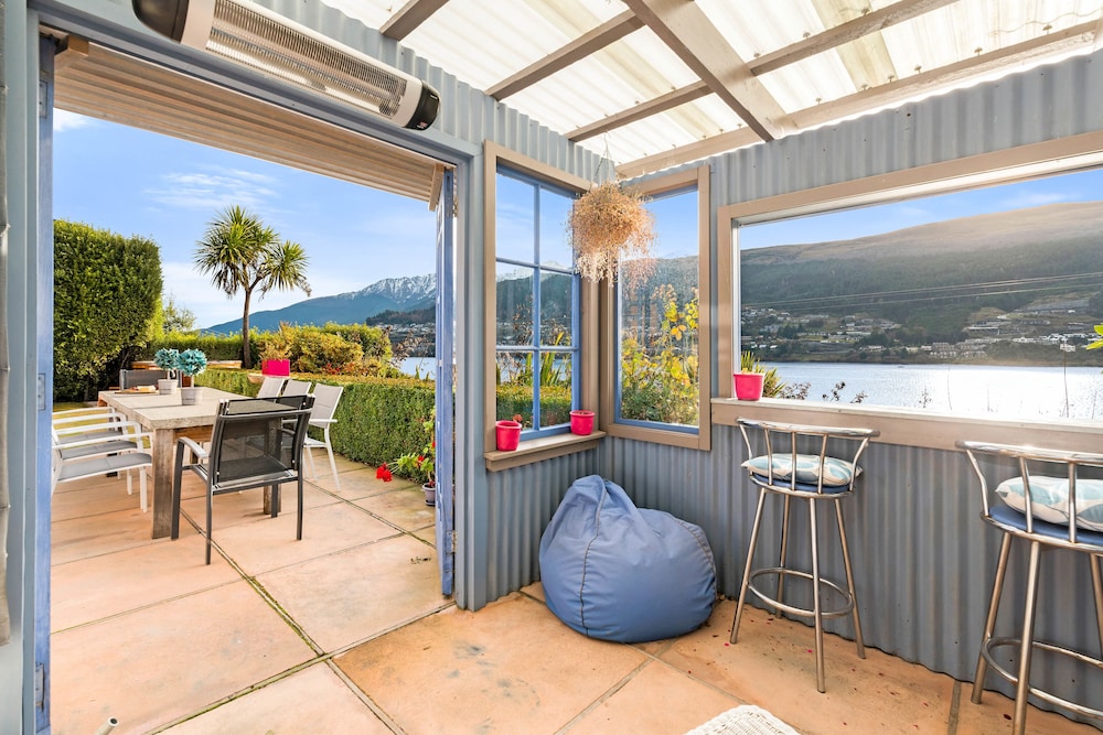 Sunny Lakeview Villa