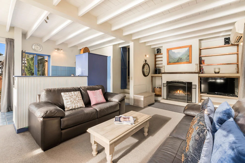 Sunny Lakeview Villa