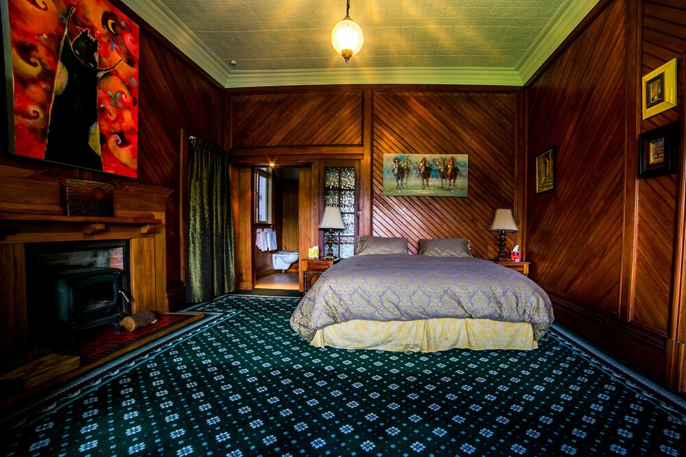 Shady Rest Boutique Luxury Bed & Breakfast