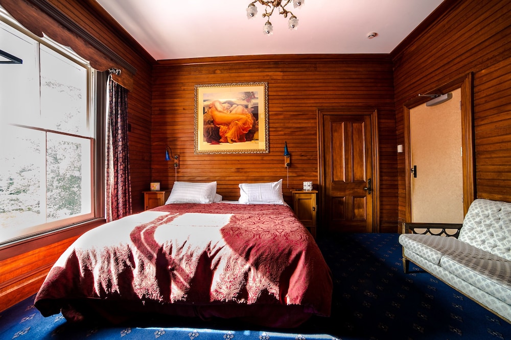 Shady Rest Boutique Luxury Bed & Breakfast