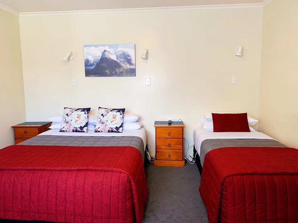 ASURE Amber Court Motel Te Anau