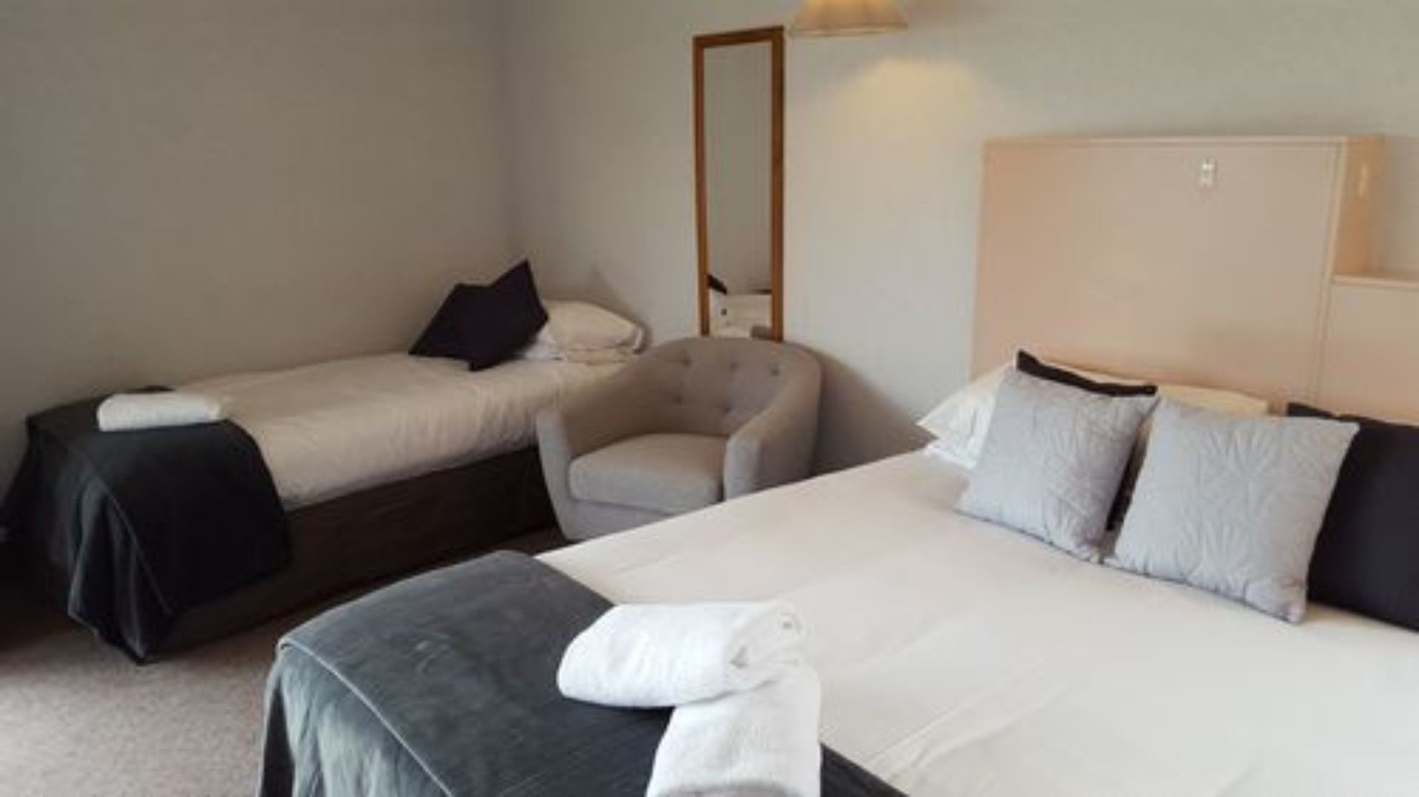 Fiordland National Park Lodge