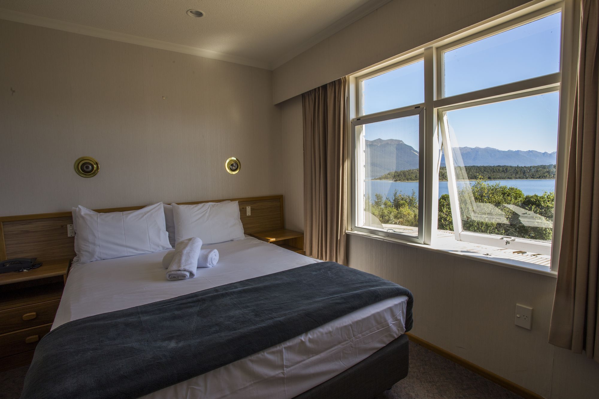 Fiordland National Park Lodge