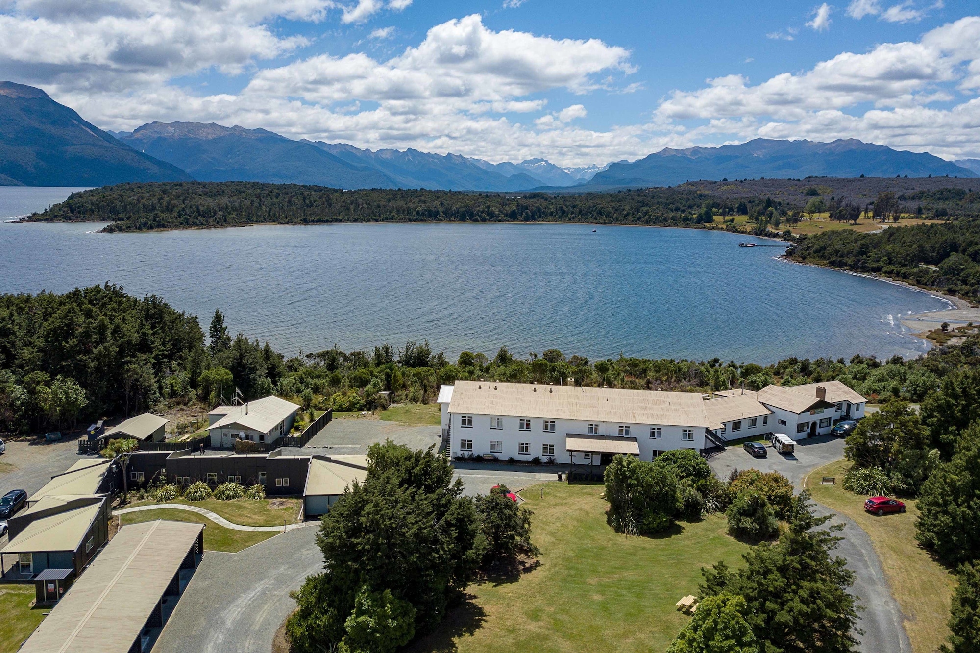 Fiordland National Park Lodge