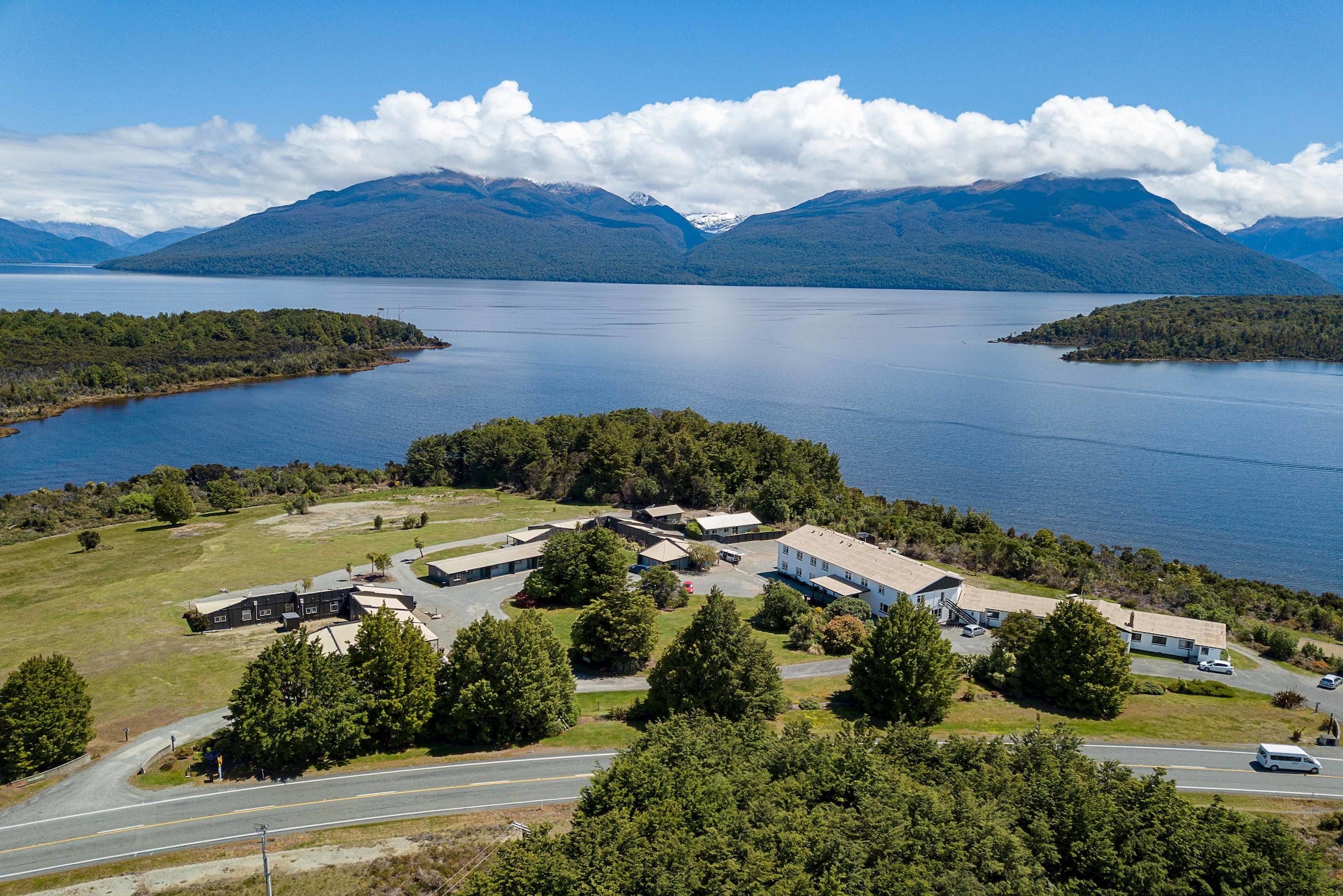 Fiordland National Park Lodge