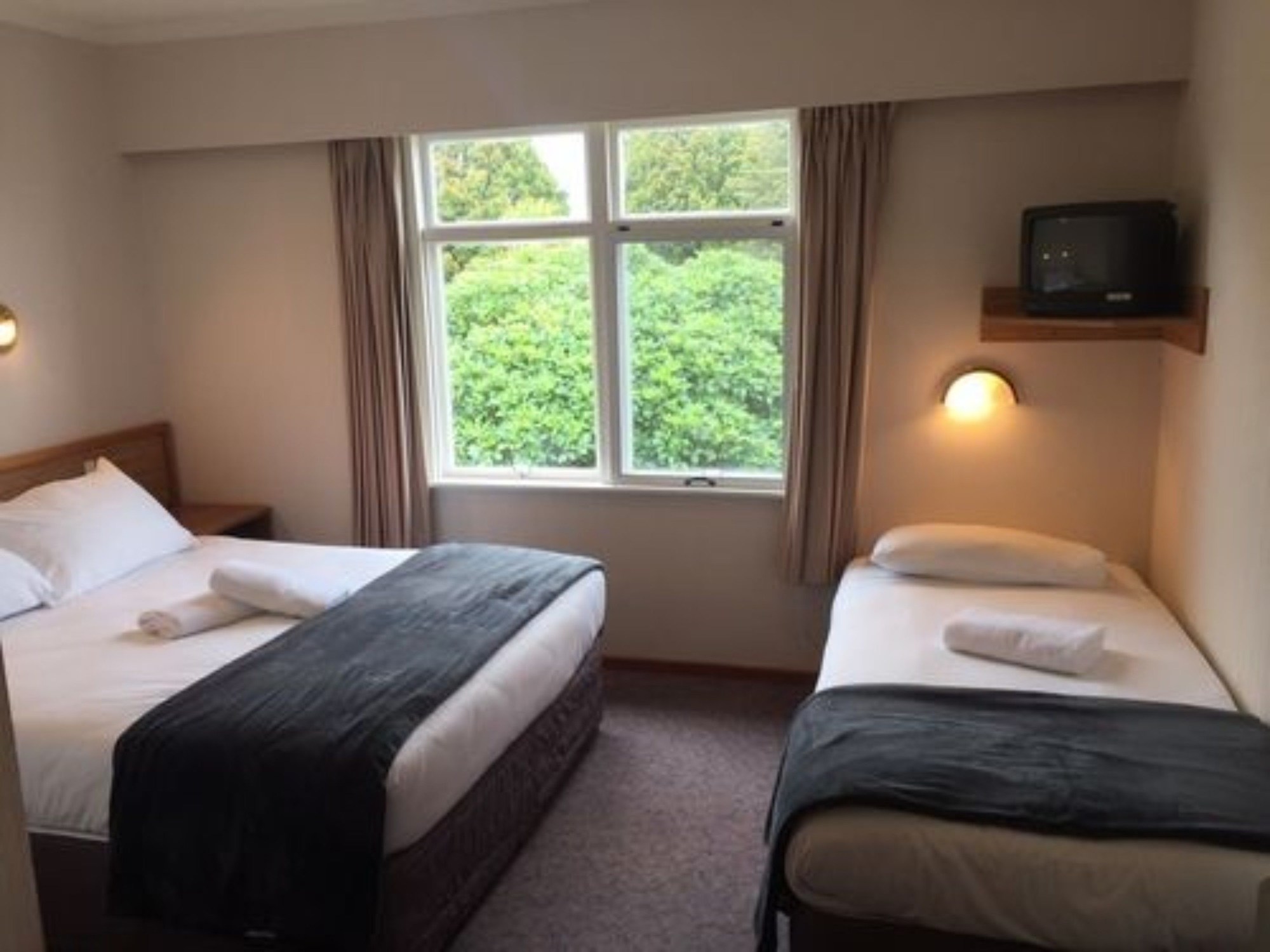 Fiordland National Park Lodge