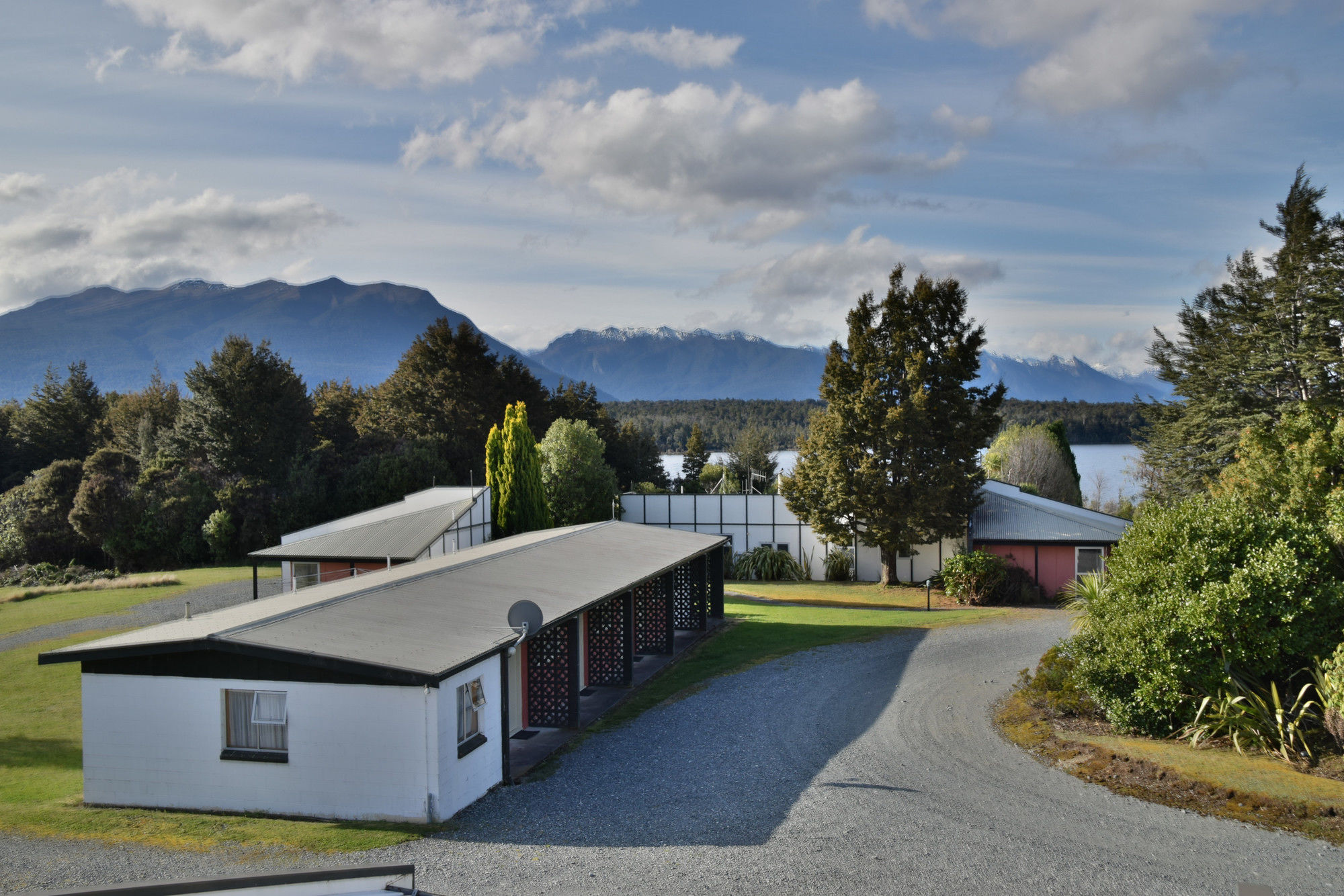 Fiordland National Park Lodge