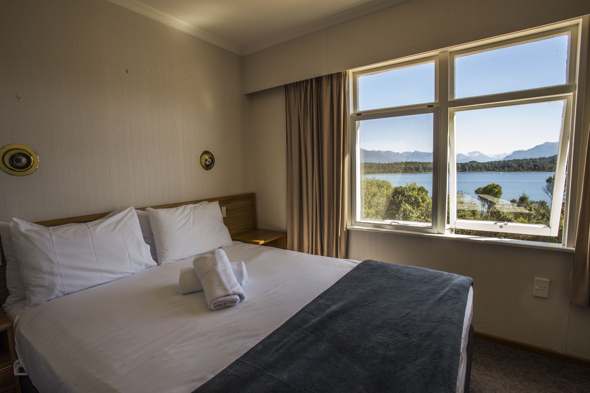 Fiordland National Park Lodge