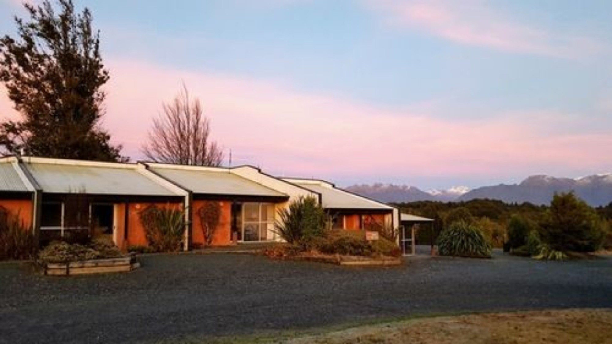 Fiordland National Park Lodge