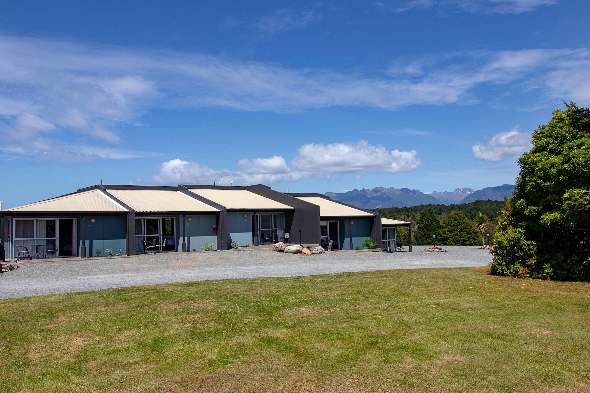 Fiordland National Park Lodge