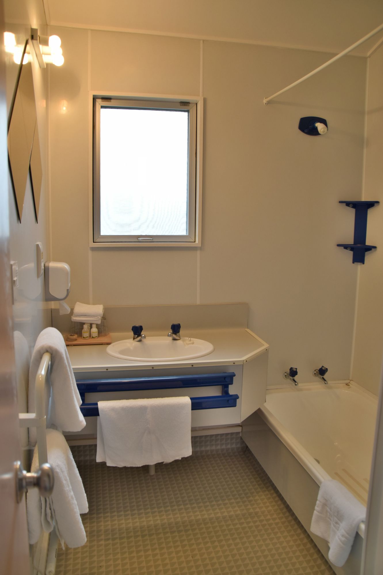 Fiordland National Park Lodge