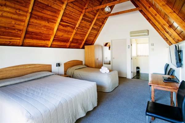 Mountain Chalet Motels