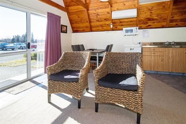 Mountain Chalet Motels