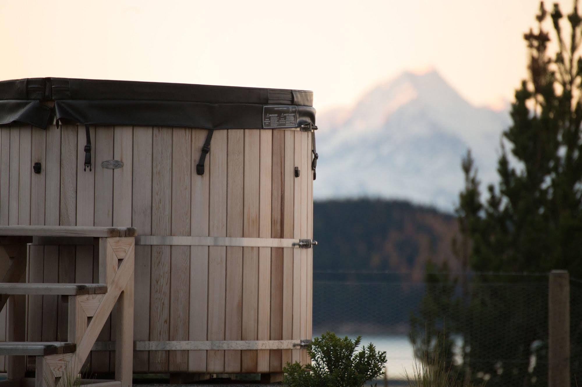 Mt Cook Lakeside Retreat