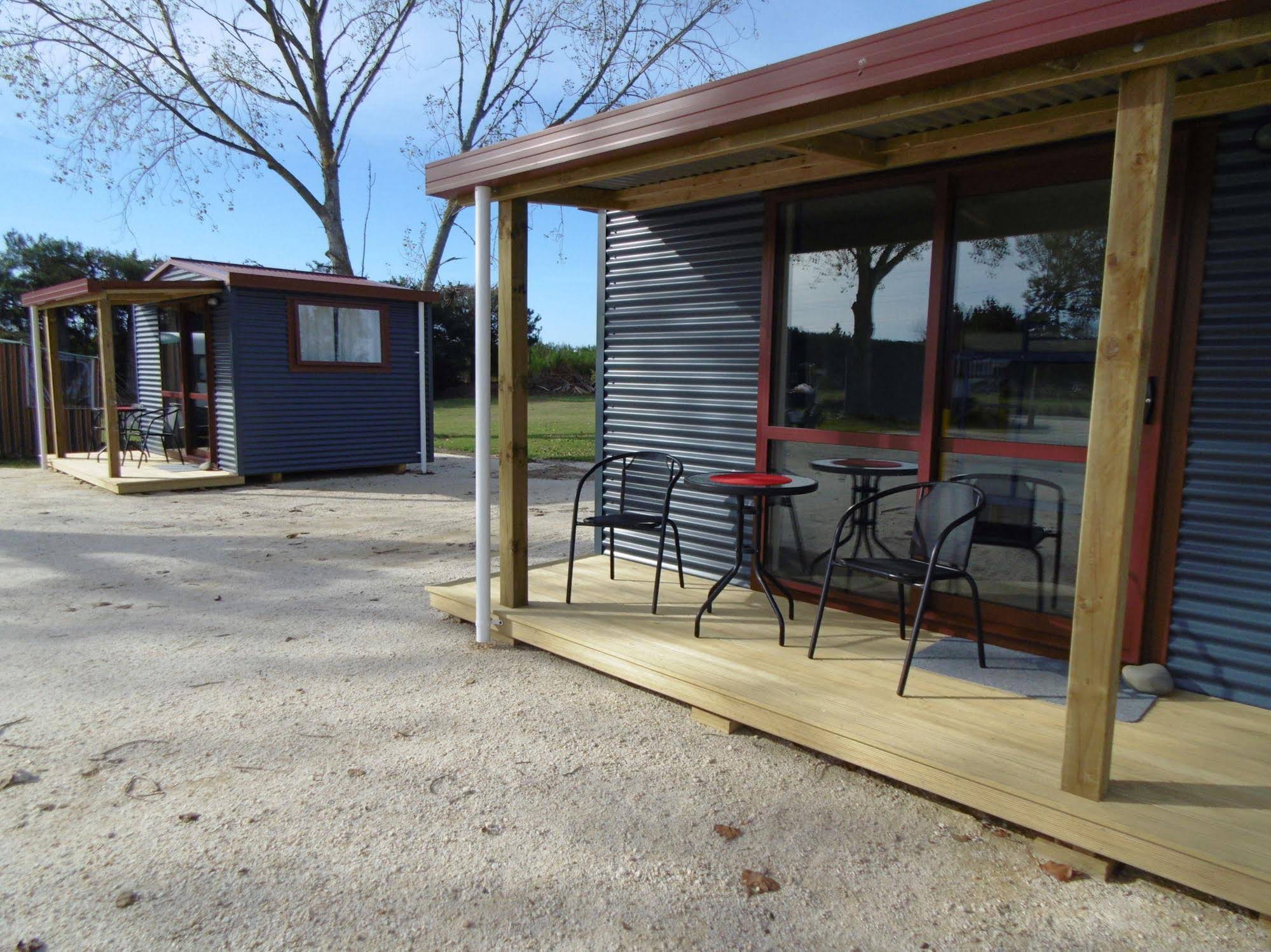 Glenavys Waitaki River Motor Camp - Caravan Park