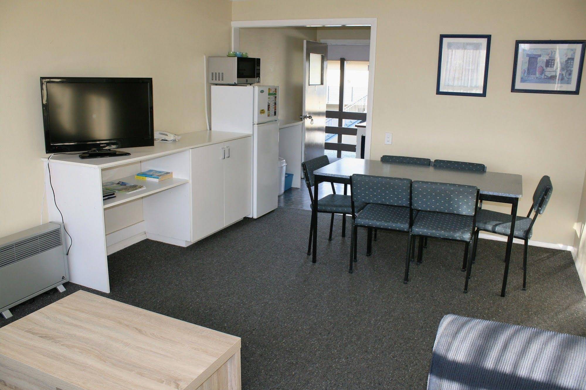 Fairway Motel & Apartments