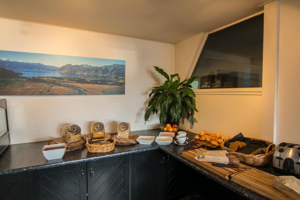 Lake Hawea Hotel