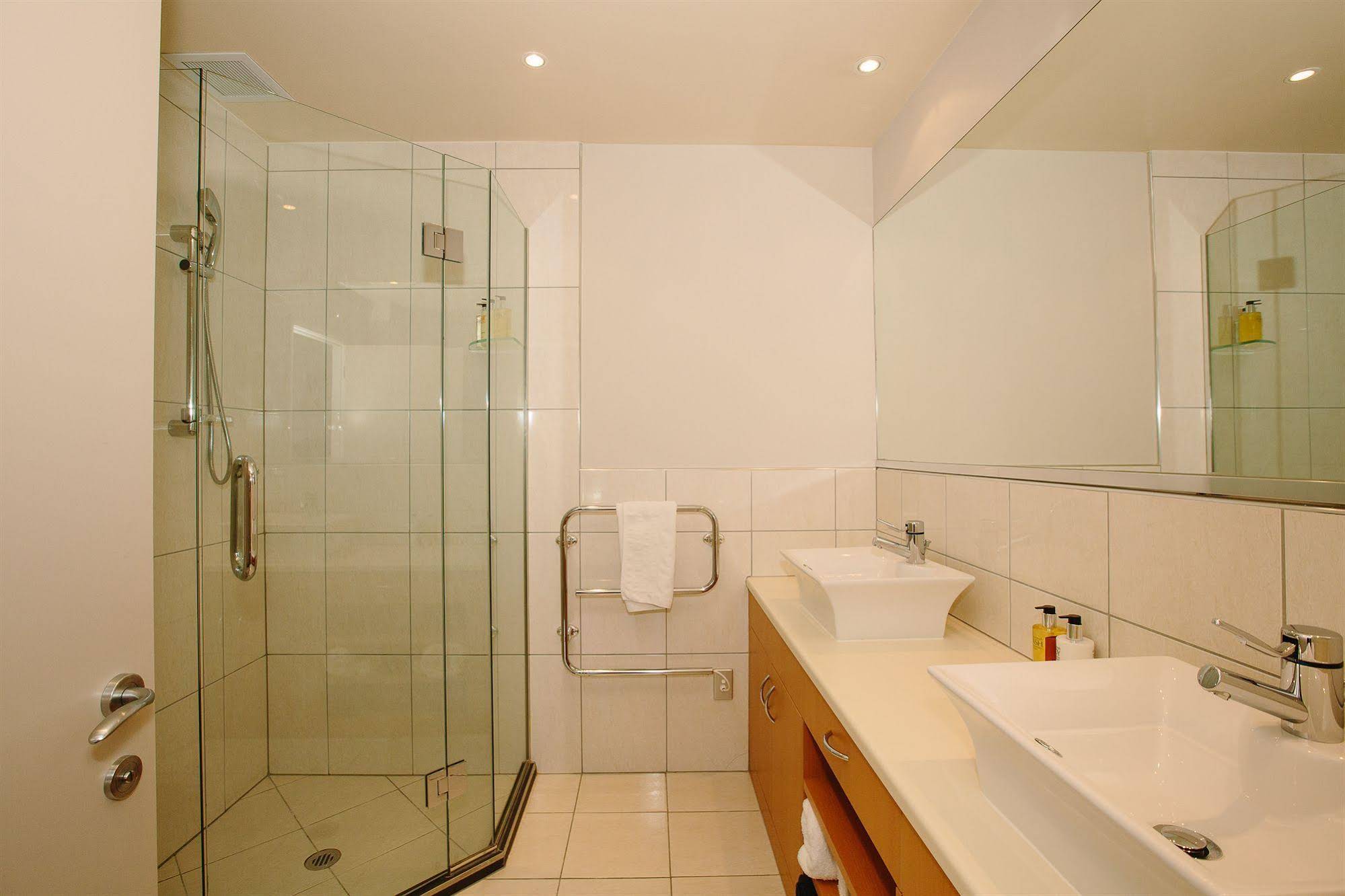 Lakeside Serviced Apartments