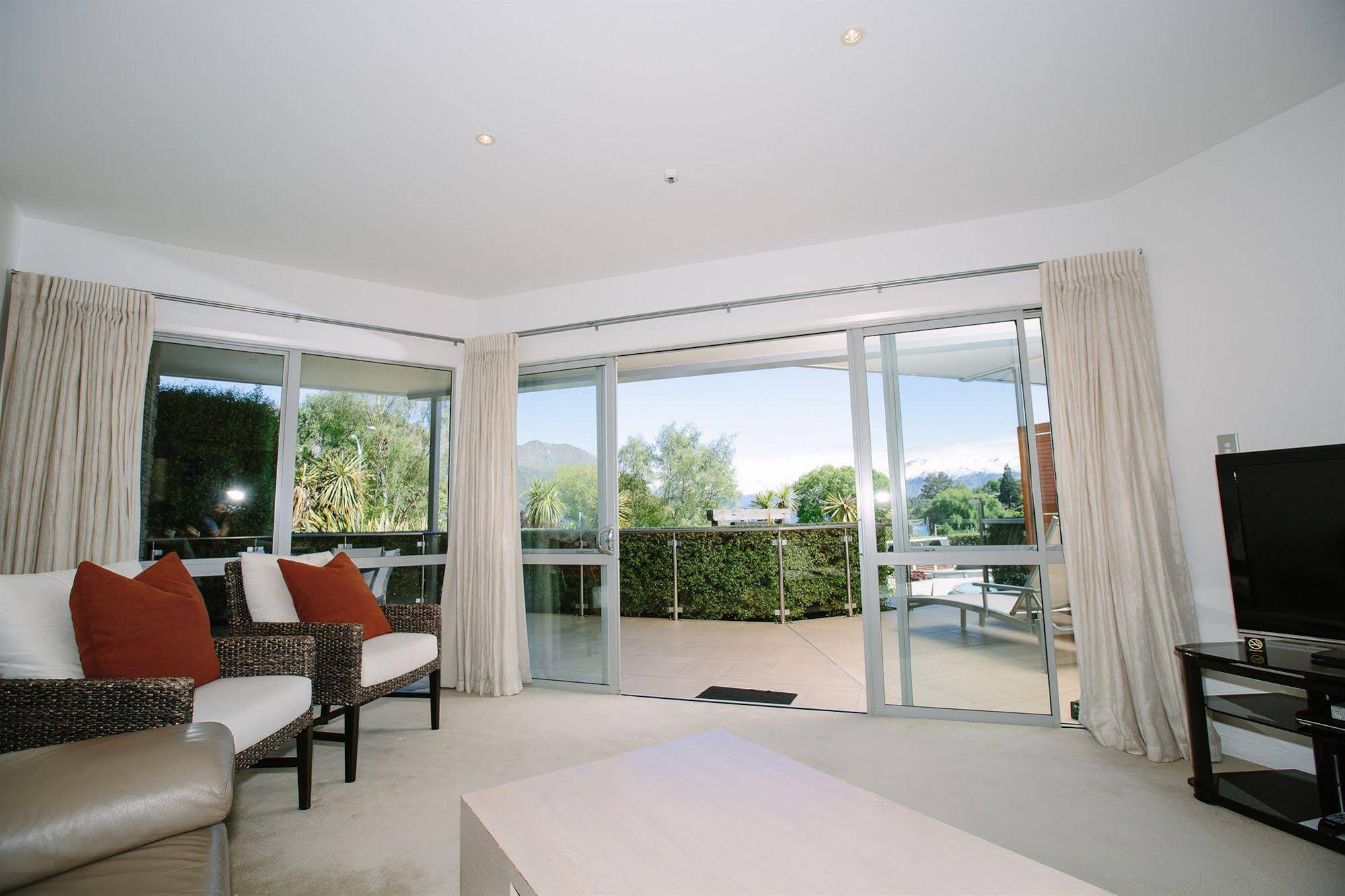 Lakeside Serviced Apartments
